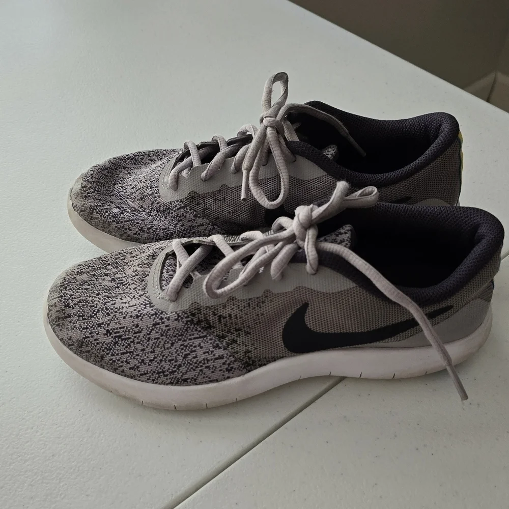 Nike Flex Contact gray size 5Y